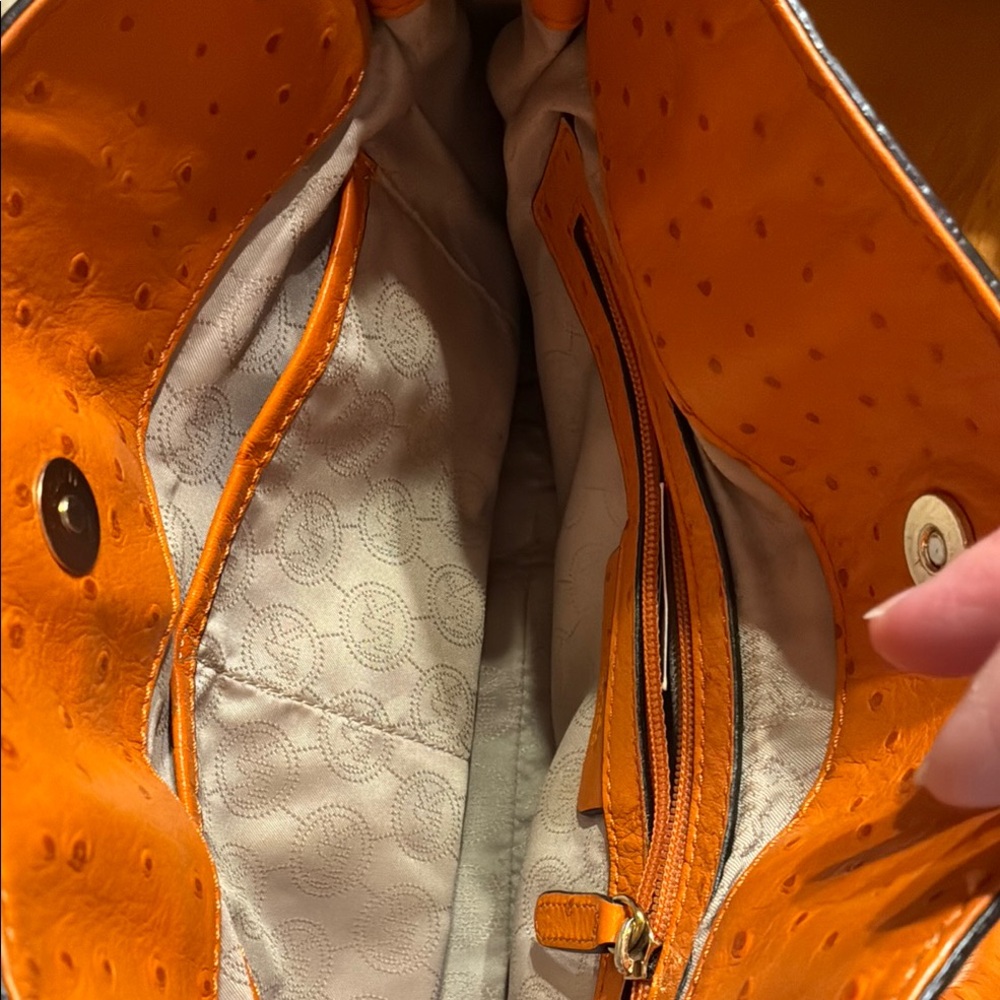 Orange Leather Satchel with Vintage Appeal - Picture 2 of 2